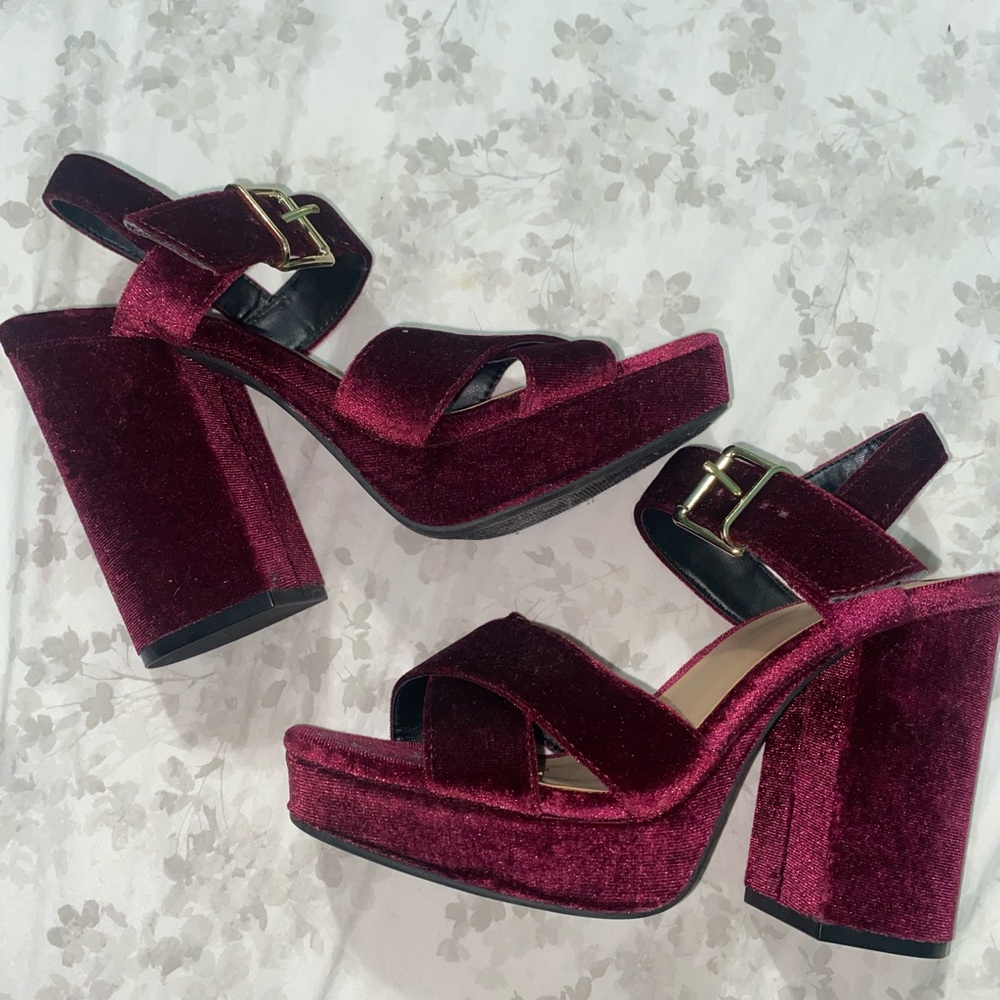Velvet heels - Picture 3 of 3